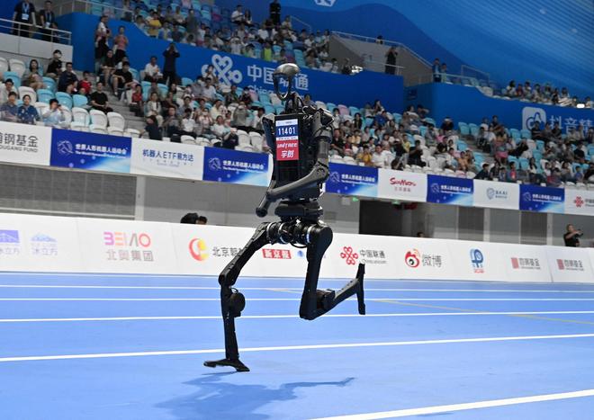 王兴兴：用遥控追求极致速度；蔡浩宇AI游戏上架2719元｜极客早知道尊龙凯时·中国网站Sam Altman：AI存在泡沫；宇树机器人夺金(图6)